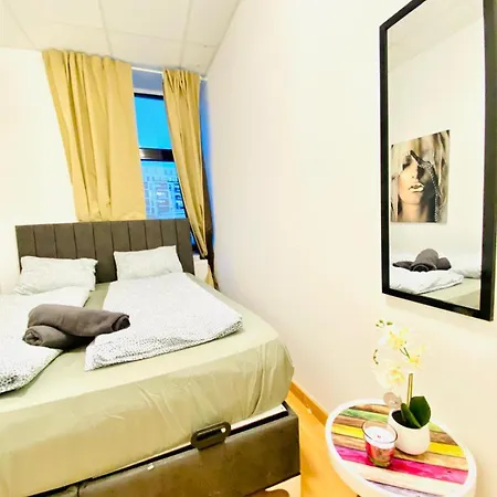 Apartment Sweet 3-bedroom Shared In A Quiet Neighborhood *