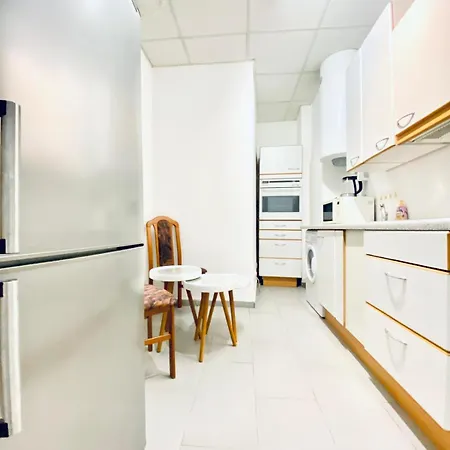 Sweet 3-bedroom Shared In A Quiet Neighborhood Vienna