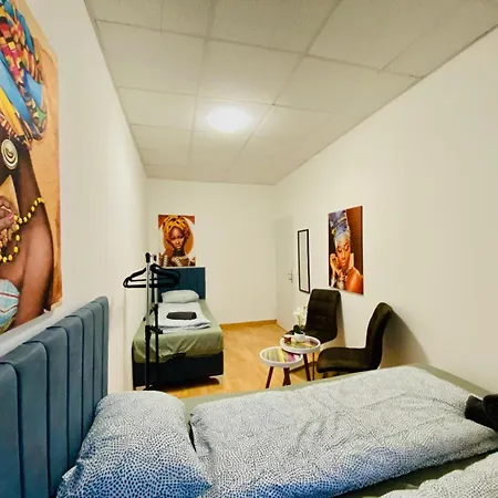 Sweet 3-bedroom Shared In A Quiet Neighborhood Apartment *