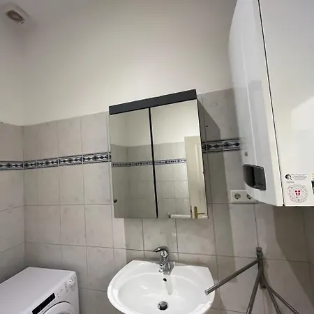 Charming Fully Furnished In Vienna