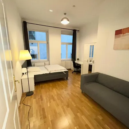 Charming Fully Furnished In Apartment *