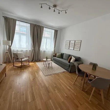 Urban Retreat By Mariahilfer Apartment