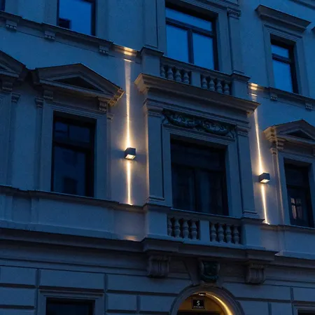 Door No 5 By Gt7 Hospitality
