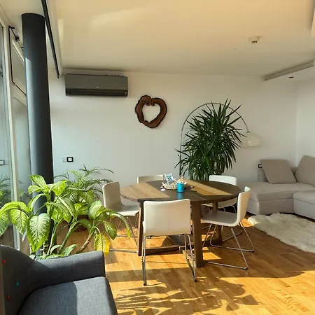 Luxus Penthouse Mit Wellness-oase Und Panoramaausblick Ueber Sued Vídeň