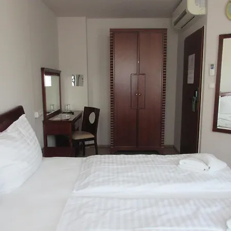 Hotel Attache L Contactless Check-in 3*
