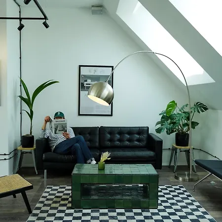 Отель Design & Budget Schoenbrunn