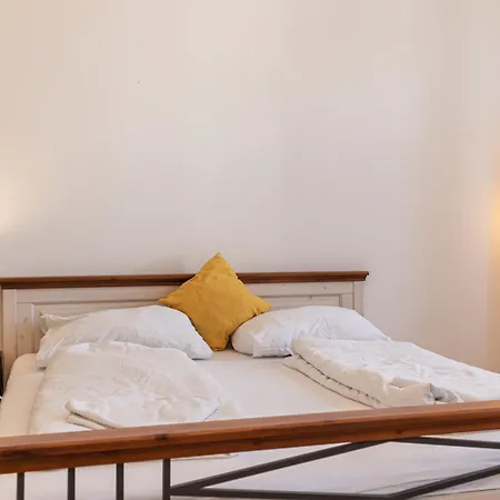 Spacious 2br Shared Apt, Ideal For Long In Viena