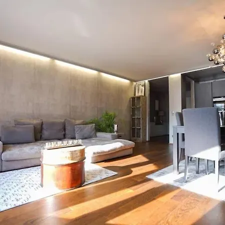 Designer I 2-br I Shopping I Wifi I High-end Apartament *