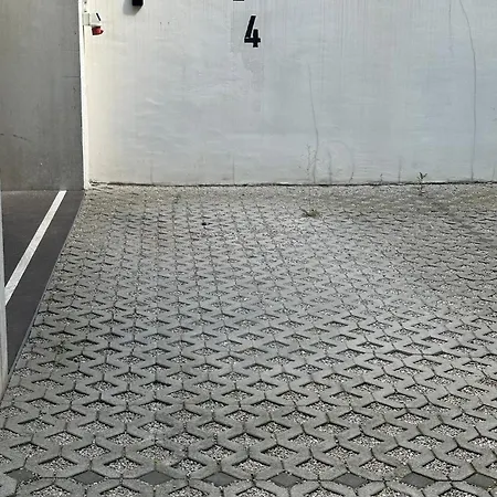 Mb & Free Parking *