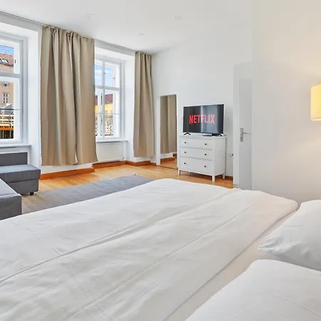 3 Bedrooms I 110 Square Meter I Walk To Sights Apartamento