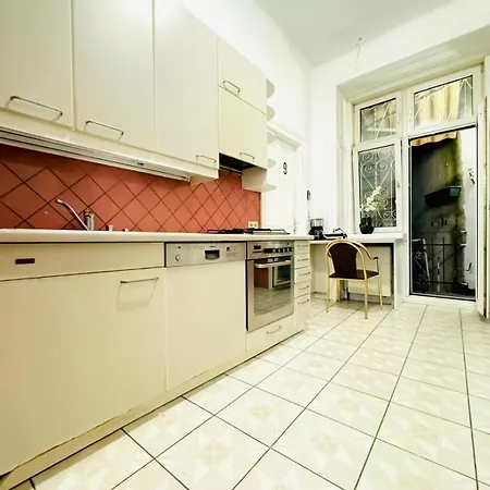 Cozy 9br Shared Apartment, Only 12min Walk To Augarten Apartamento Viena