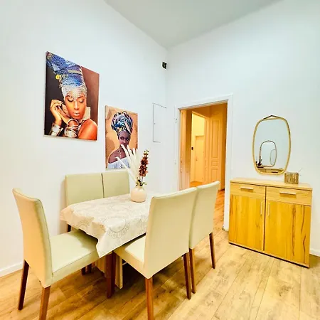 Cozy 9br Shared Apartment, Only 12min Walk To Augarten Apartamento