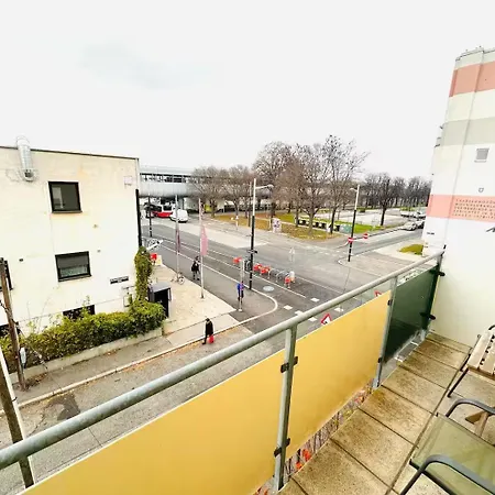 1 Min To Metro I Balcony I 20 Min To Inner Apartment Vienna