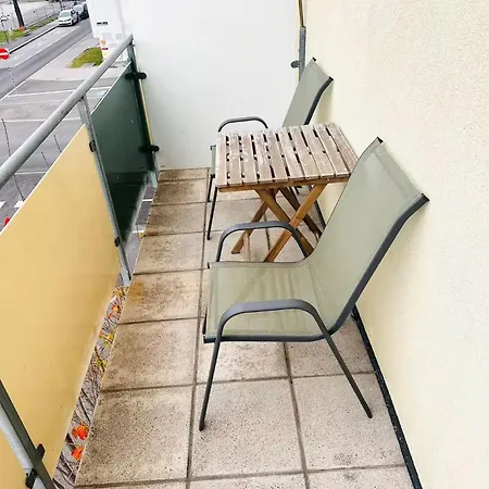1 Min To Metro I Balcony I 20 Min To Inner