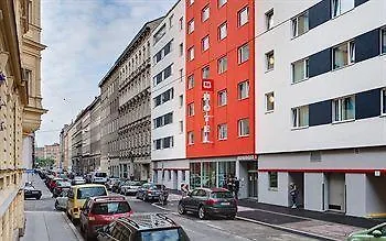 Meininger Downtown Franz 3*