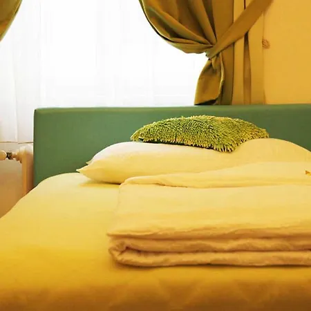 Hotel Very Central, 5 Min To Center, Self Check In Viena