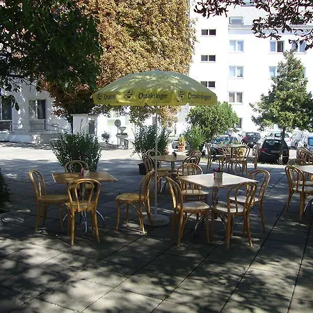 Lenas Donau Hotel