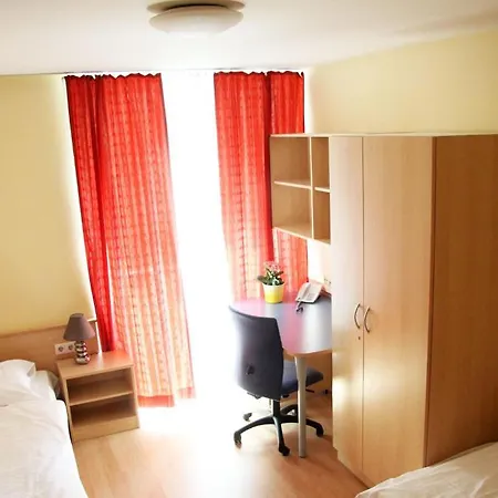Hostel Strawberry *