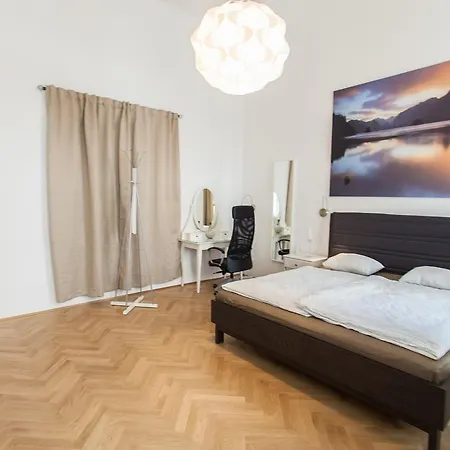 Apartment Deluxe Apartment With 3 Rooms - Hegelgasse 17 - *