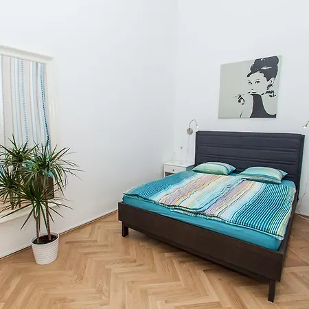 Deluxe Apartment With 3 Rooms - Hegelgasse 17 -