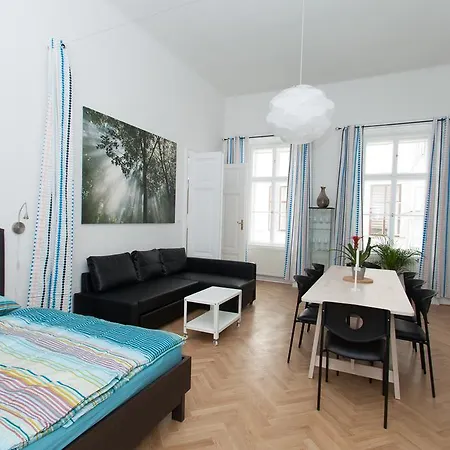 Apartment Deluxe Apartment With 3 Rooms - Hegelgasse 17 -