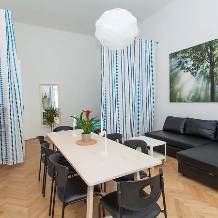 Apartment Deluxe Apartment With 3 Rooms - Hegelgasse 17 - *