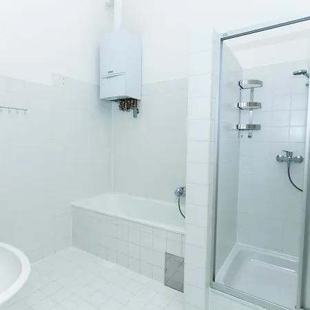 Apartment Deluxe Apartment With 3 Rooms - Hegelgasse 17 -