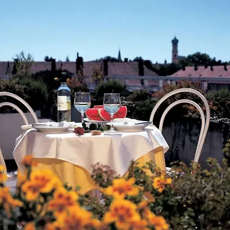 Living Kaiser Franz Joseph 4*