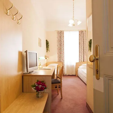 Graf Stadion Hotel 3*
