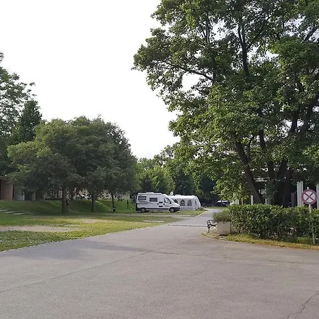Camping West