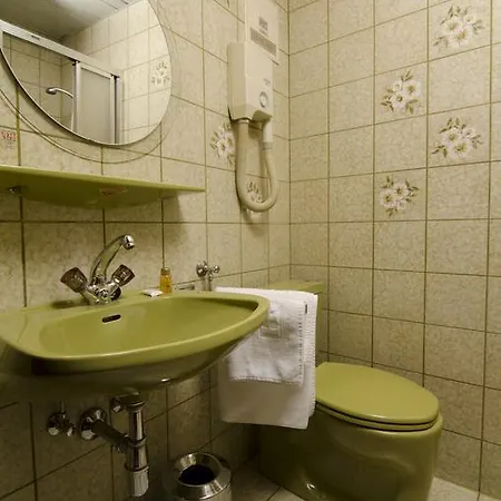 Hotel Cryston 3*