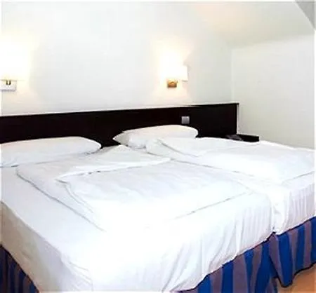Mate Dependance Hotel