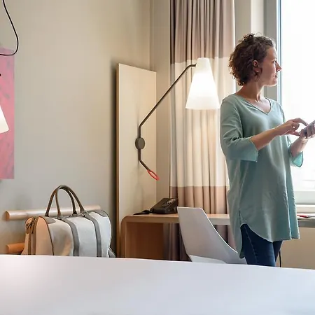 Ibis Hauptbahnhof Hotel 3*
