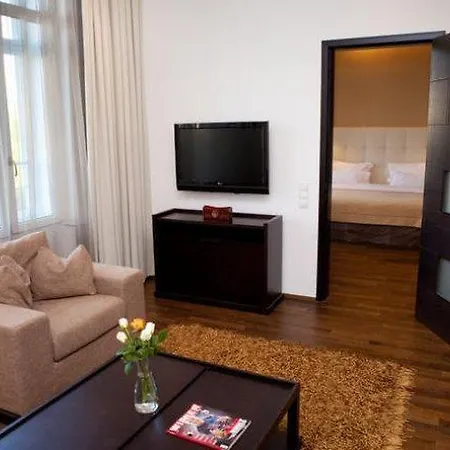 Myplace - Premium Riverside Aparthotel