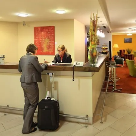 Hotel Alpha - Artist 4*