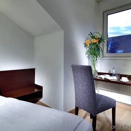 Hotel Mate Dependance Vienna