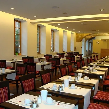 Fabrik Wien 3* Viena