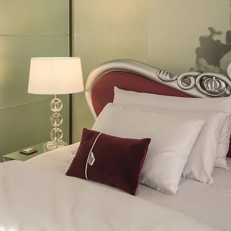 House Of Time - Fancy Suites Hotel