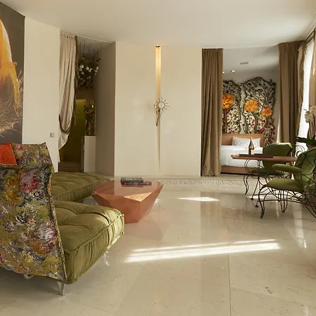 House Of Time - Fancy Suites Hotel