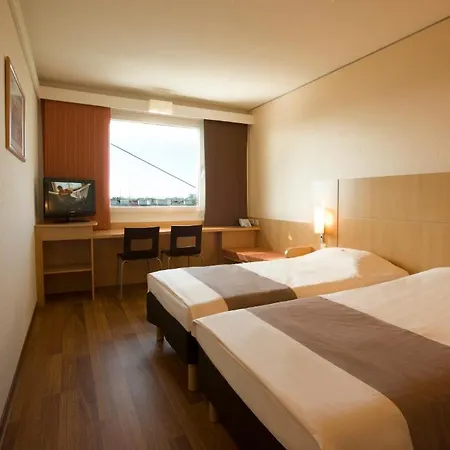 Ibis Messe 3*