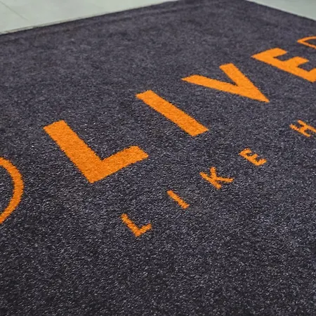 Oliver | Contactless Check-in 3*