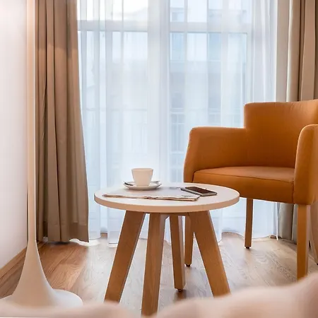 Oliver | Contactless Check-in 3* Вена