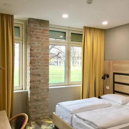 Hotel Cryston 3*
