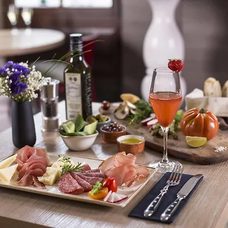 Hotel Mercure First 4*