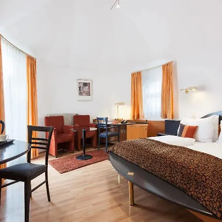 Hotel Nestroy 4*