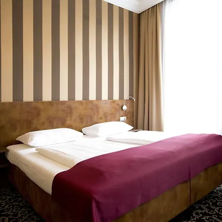Fuerst Metternich Hotel 3*