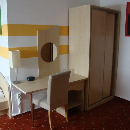 Hotel Lenas Donau 3*