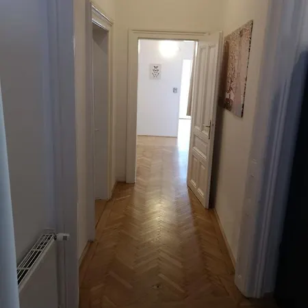 Hostal Ch-hostel Viena