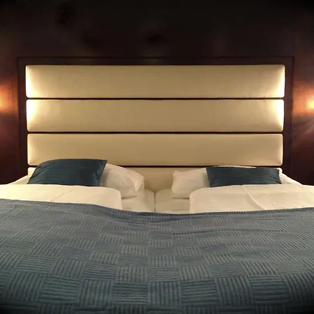 Cryston Hotel 3*
