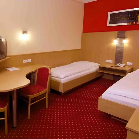 Cryston Hotel